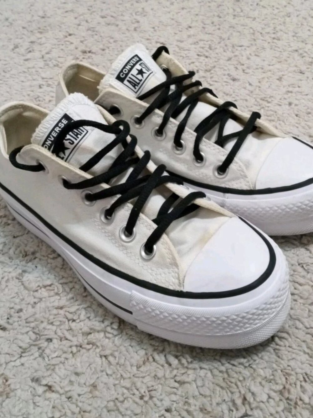 Converse Women's Size 6 Sneakers Chuck Taylor White All Star Lift Low Platform